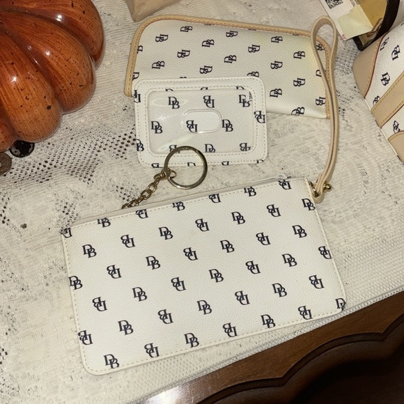 Dooney Bourke vintage 4 pc. MINT set monogram collectable bag  all accessories - Picture 7 of 13